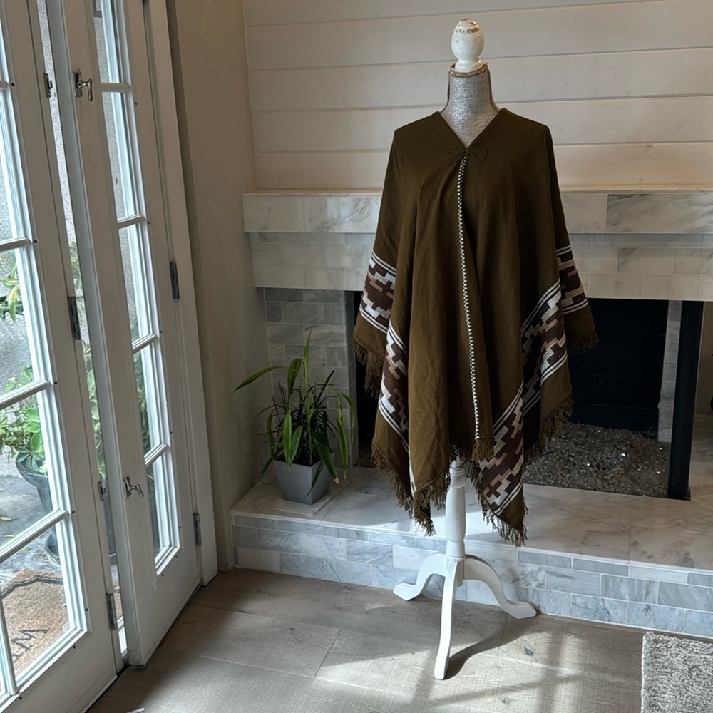 Vintage Brown & White Fringed Southwesten Tribal Printed Poncho Size OS